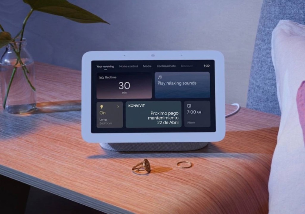 Pantalla Google Nest en un hogar, estilo foto realista